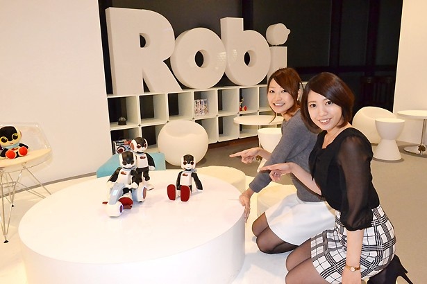 ステージ上で「ロビ」たちを発見！