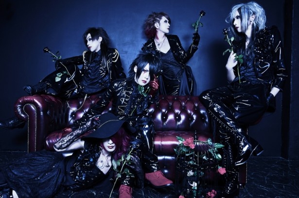 【写真を見る】“黒薔薇”三部作をリリースのMeteoroiD