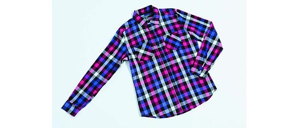 ピンク＆パープルの上級者カラー。メンズのチェックシャツ(2290円)
