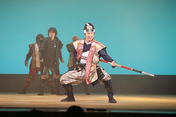 忍城おもてなし甲冑隊の演武。総大将、成田長親はコミカルなパフォーマンスで笑いを届けた