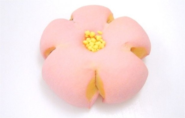 桜の花に見立てた「桜の花」(195円)は春限定で発売