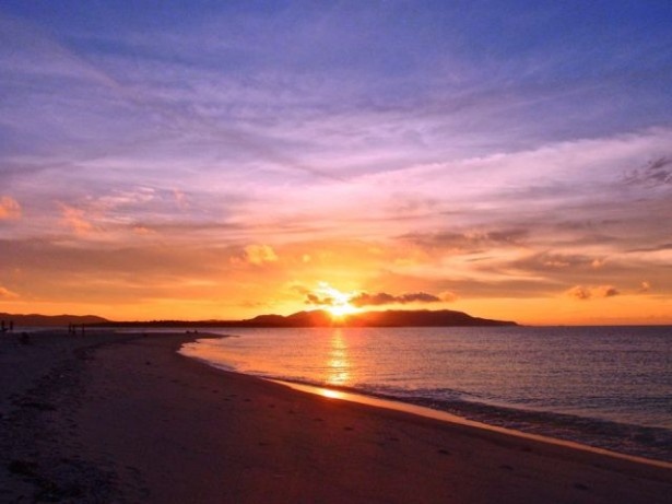 ハテの浜から沈む夕陽を見る