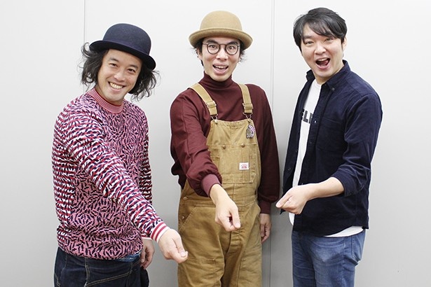 【写真を見る】ゲッターズ飯田によると、本厄のやつい(写真左)はバーベキューが幸運のカギを握る？炭で肉を焼くことに意欲を見せるエレ片の3人