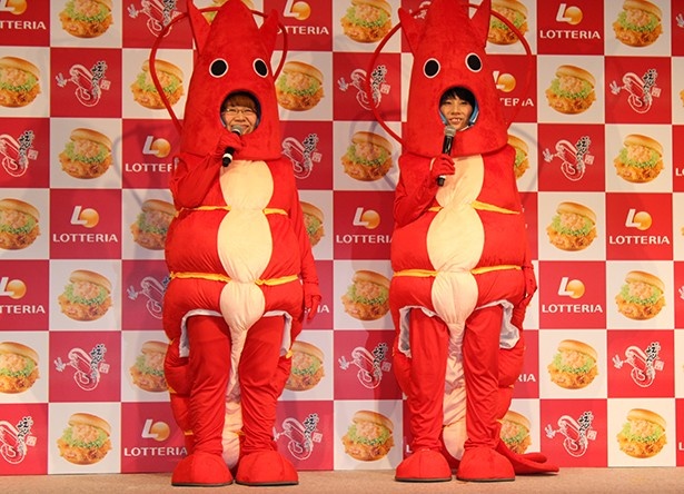 【写真を見る】エビの着ぐるみを着たハリセンボンの2人がPRに駆けつけた