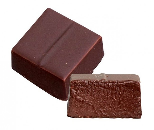 ショコラノワール(ビターチョコレート)に旨味を加えることで、カカオの香りを引き立てた「UMAMI NOIR (うま味ノワール)」