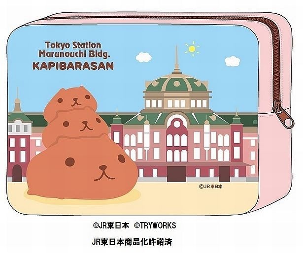 開業100周年を迎えた東京駅の名所“赤レンガ駅舎”とコラボした商品「ポーチL」(税抜1600円)