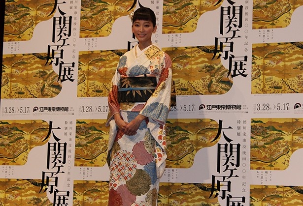 着物を着て登場した杏は「着物は華やかな気分にさせてくれる」とコメント