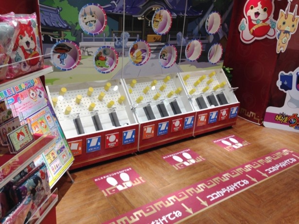必ず景品がもらえる「特別手配！妖怪キャッチ」(3回、1030円)は子供はもちろん大人も楽しめる