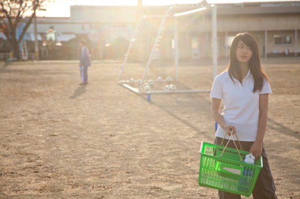選手とは違う思いで女子マネージャーを続ける高校3年生の広瀬菜津(堀春菜)