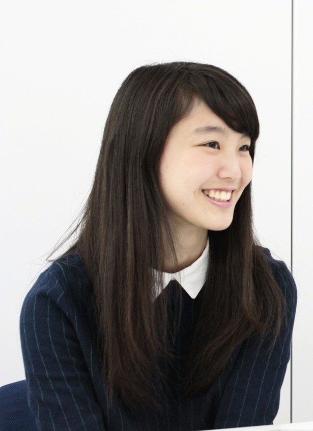 【写真を見る】「号泣したり、けんかのシーンが大変でした」と話す、現在高校3年生の堀春菜。取材時には、作中とはまったく違う表情を見せてくれた