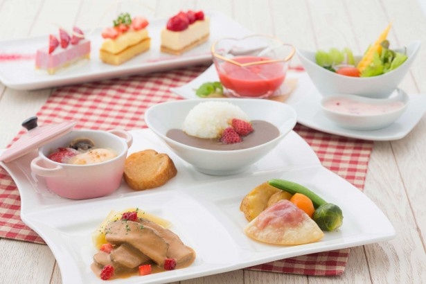 カレーやグラタンにもイチゴ！期間限定のイチゴフェア