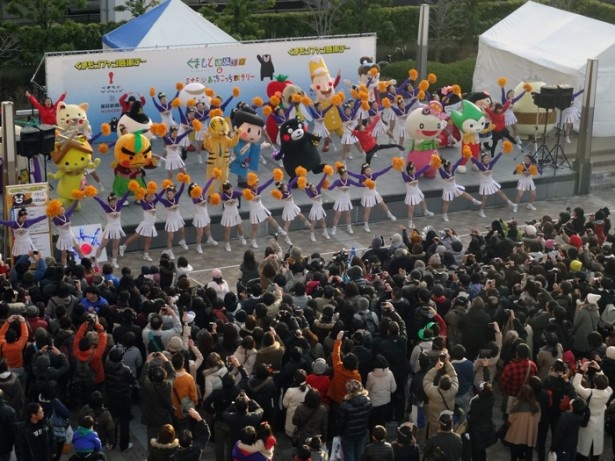 バリィさん、しまねっこ、滝ノ道ゆずるなど全国各地のご当地キャラが集結し会場はヒートアップ(※写真は2014年2月に湊町リバープレイスで開催されたイベント)