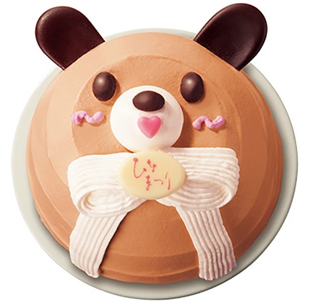  【写真を見る】「ひなまつり くまちゃんかまくら(4号相当)」(1500円)は、ココアスポンジとチョコムースの組み合わせ。こちらもケーキの真ん中にイチゴが入っている