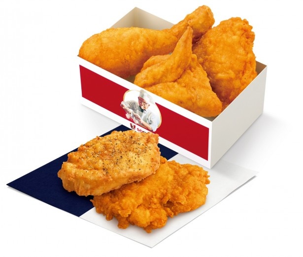 ｢旨塩味｣、同日発売の｢骨なしケンタッキー　オリジナルチキン味｣など5ピース入の｢味くらべパックA｣(1102円) ※写真はイメージ