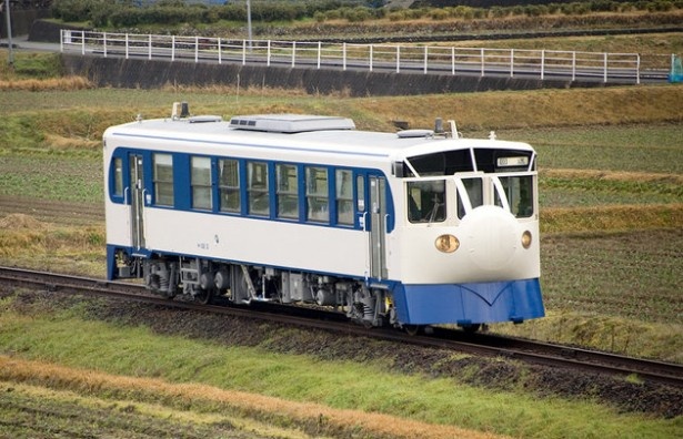 “初代新幹線”そっくりの列車が疾走！ディーゼル車両ならではの無骨な音もたまらない