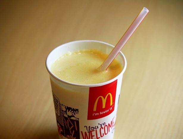 口いっぱいにバナナの風味が広がる！3月3日(火)から販売予定の「マックシェイク バナナ(無果汁)」(Sサイズ100円、Mサイズ195円)