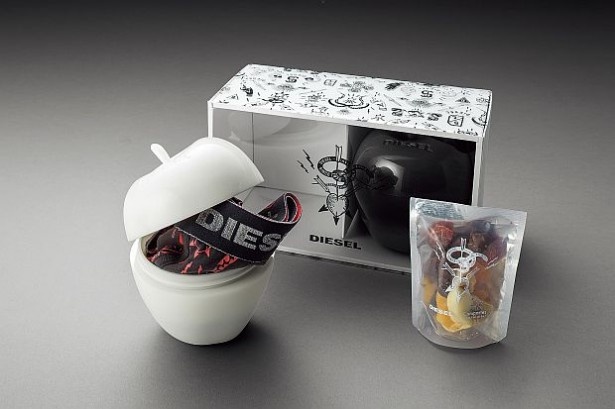 黒と白のパルコ限定カラーも登場。クールな男性に贈ってみては？