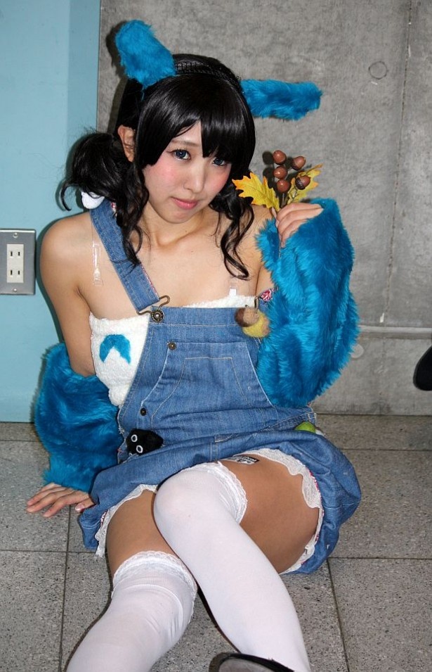 【写真を見る】「となりのトトロ」の中トトロをセクシーに擬人化！(コスプレネーム＝ごままま)