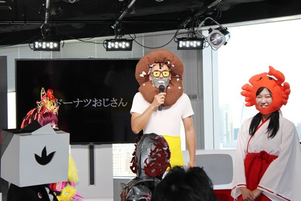 かわいい新キャラを期待する会場の空気を凍らせた“ドーナツおじさん”