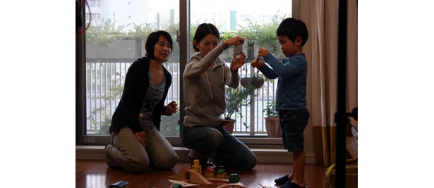 「コンパクトカメラでも、テクニック次第でプロ級の写真になりますよ」石田先生（左）