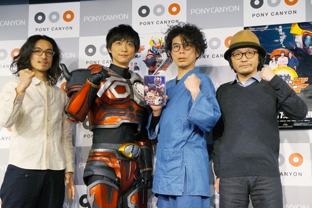 左から、唐橋充、鈴木裕樹(D-BOYS)、片桐仁、及川拓郎監督
