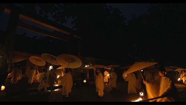 夜の伊勢神宮での祭事。この景色も2000年前と変わらぬ景色の一つだ
