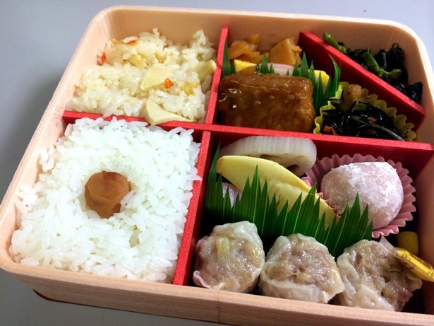 名物のシウマイはもちろんのこと筍煮が入っているのがうれしい！