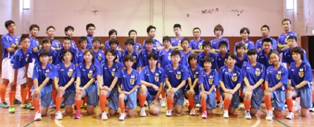 【写真を見る】スポーツ鬼ごっこの日本代表。成年男子は約15人。2カ月に1度は集結して練習に励んでいる