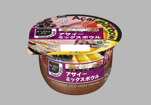 【写真を見る】ポリフェノールなど栄養素たっぷりのアサイーを使用、ハワイの朝食アサイーボウルをイメージした｢ヨーグルトデリ アサイーミックスボウル｣(希望小売価格・税抜135円)