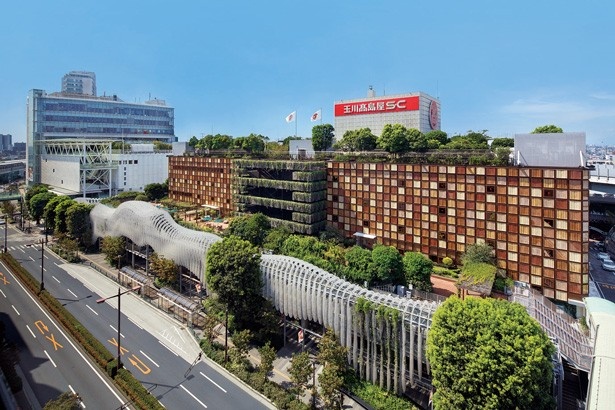 1969年に日本初の郊外型ショッピングセンタ ーとしてオープンした、玉川高島屋S・C。「タマタカ」の愛称で親しまれ、世代を問わず多くのファンを持つ