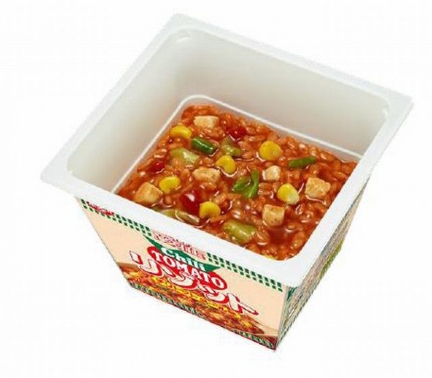 【写真を見る】電子レンジでチンするだけ！ピリッとした辛さがクセになるチリトマト味のリゾット