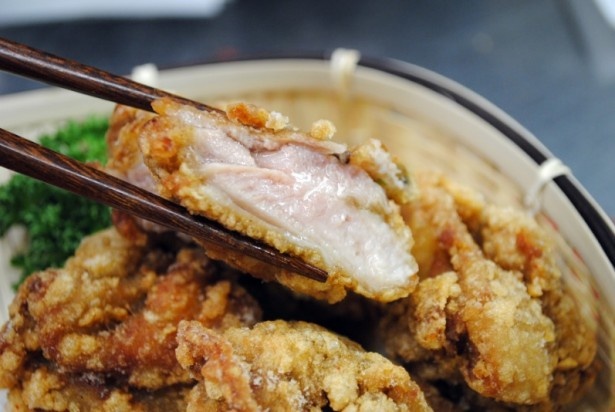 からあげ華鳥は「中津からあげ弁当」「からあげ南蛮」などを販売。特製ダレが決め手