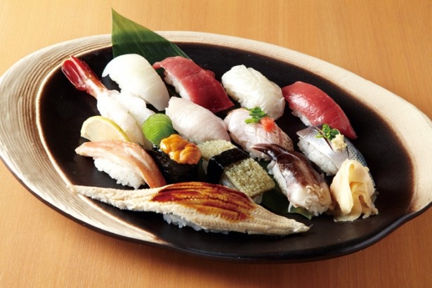 本格的な魚屋の寿司をカジュアルに楽しめる「さかなやのmaru寿司」は、鮮度と希少性の高いネタが自慢だ