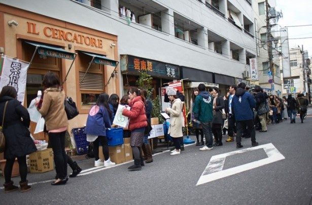 【写真を見る】1月に行われた「しぼりたて祭り錦糸町2015」の様子。個性豊かな飲食店が参加し大盛況！