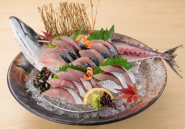 「恵比寿さば姿造り」(1500円)は魚の旨味が堪能できる