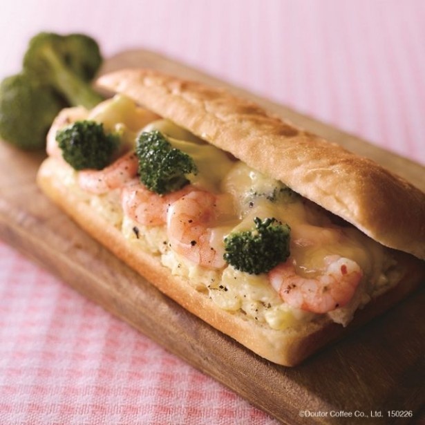 「チャバッタ 小エビ＆ブロッコリー～ガーリックオイル～」(450円)は、小エビの食感とアンチョビソースのニンニク風味がアクセント！