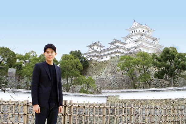 世界遺産好きの人気俳優・鈴木亮平が姫路城を攻め落とす!?