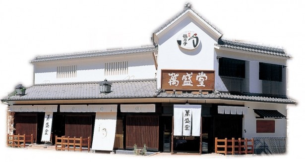 福岡市博多区に本店を構える石村萬盛堂。毎年7月に行われる祭り・博多祇園山笠のゴール地点でもある