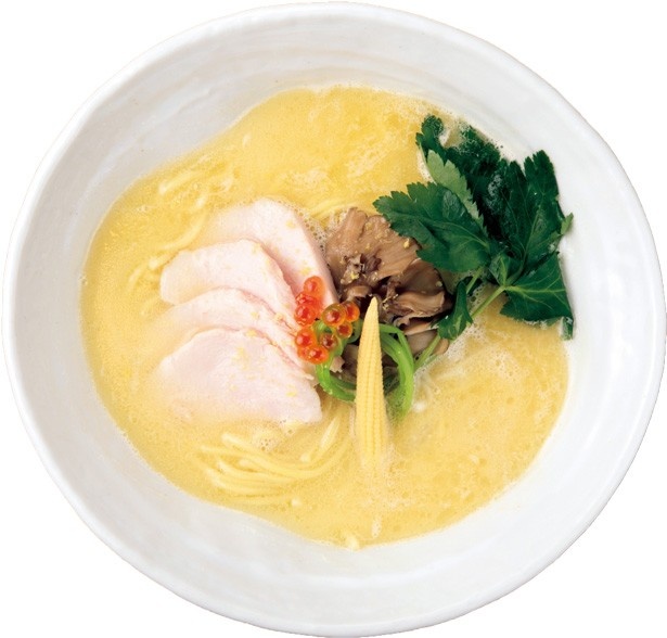 「私が最近ハマっているのは、 鶏白湯スープのラーメン」と話すギャル曽根。銀座 篝の「鶏白湯SOBA(並)」(880円)は、「とにかくスープが濃厚！」でおすすめという