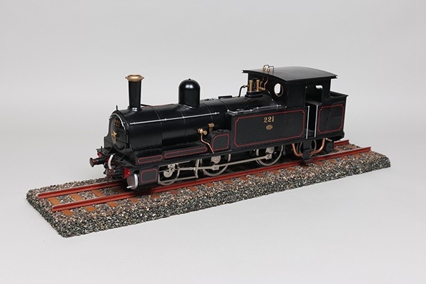 日本初の国産蒸気機関車、860形の模型も展示。日本の鉄道の第一歩となる車両だ