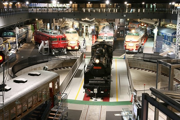鉄道博物館には、蒸気機関車の転車台が！実際に回転する様子を、1日2回見られる