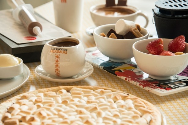 【写真を見る】西日本に初上陸する話題のチョコレートブランド「マックス ブレナ― チョコレートバー」は、ちょっとしたプレゼントにもおすすめの商品がそろう