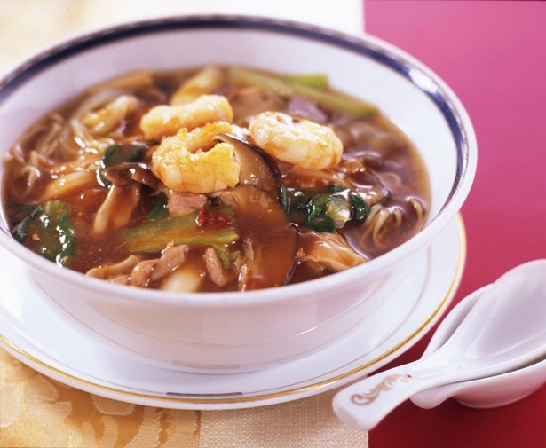 銀座アスター 本店の「アスター麺」(1944円)は、寺門ジモンおすすめの一品。白飯との相性も抜群！