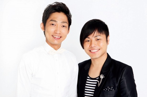 NON STYLEの井上裕介(写真右)は、「やけどするくらい熱くても冷まさずに食べる」とラーメンへのこだわりを語る