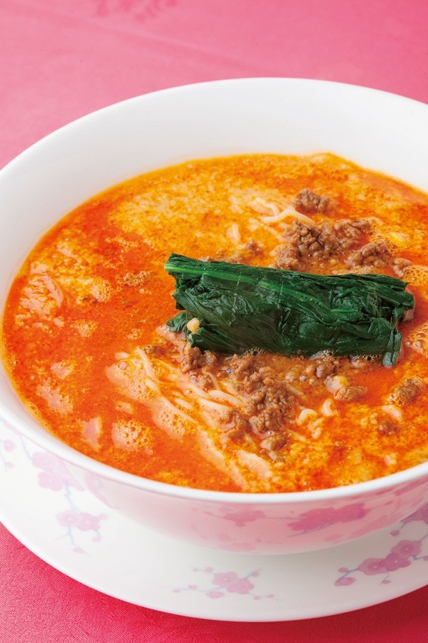 石田純一が勧める登龍 麻布店の看板メニュー「四川皇麺」(1900円)。「辛さのバランスが絶妙」なのだとか