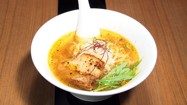 GENEI.WAGANの「潮薫醤油 拉麺」(5000円 ※コース料金＋サービス料金)。金子貴俊は、「1カ月熟成させた麺の食感と洗練されたスープが最高」と絶賛する