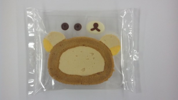 店頭で並んでいる商品は、チョコレート製の目と鼻が別添えになった状態で売られている