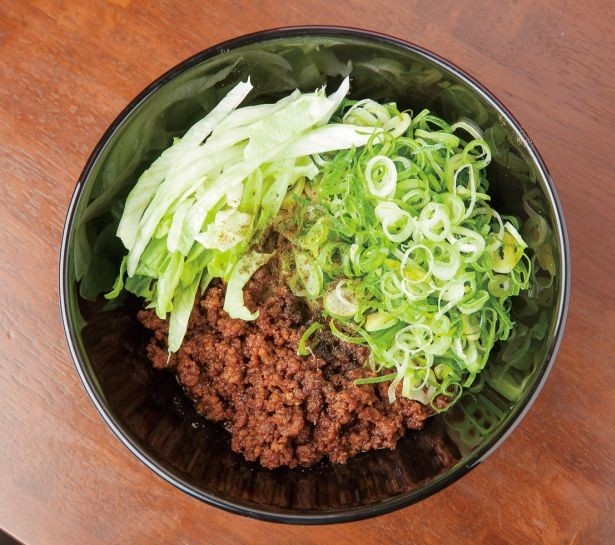 湯島ひよこ堂の「汁なし担々麺」(690円)は広島式！