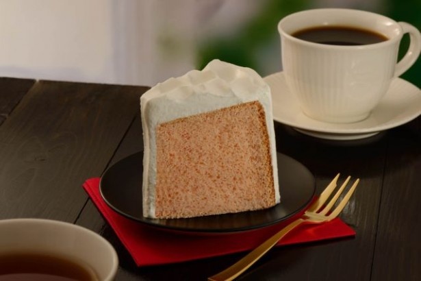 【写真を見る】期間限定！軽やかな口当たりの「さくらのシフォンケーキ」(単品390円、ドリンクセット600円)