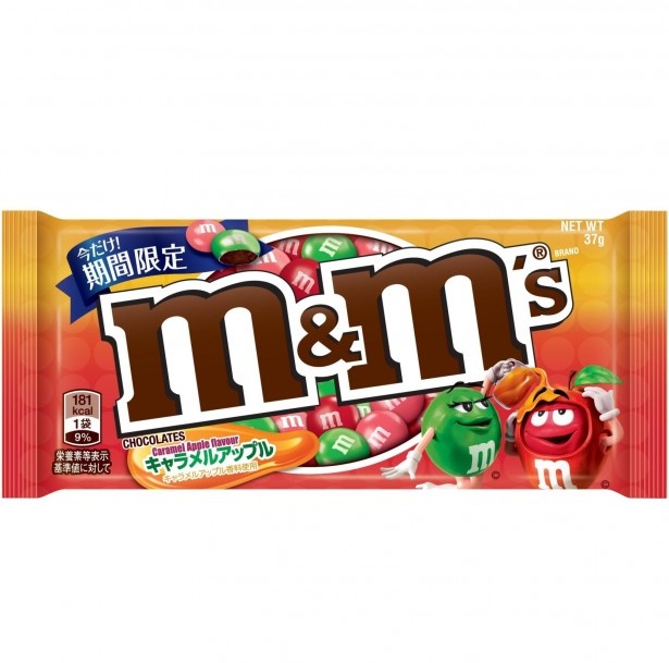 商品パッケージには、「M＆M'S」のオリジナルキャラがキャラメルコーティングされている姿が！限定フレーバー「M＆M'S キャラメルアップル」(希望小売価格・税抜100円)